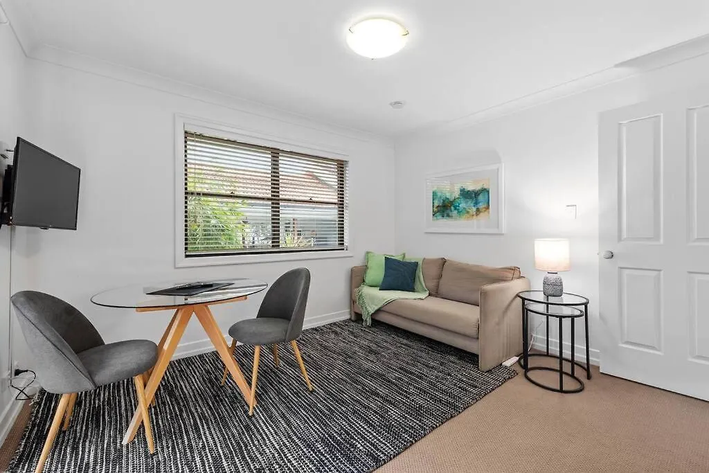 Apartment Noble House ~ Fully Self-Contained Guest Suite - 2 Bed/1Bath/1Car~Parklands + Transport Brisbane Australia